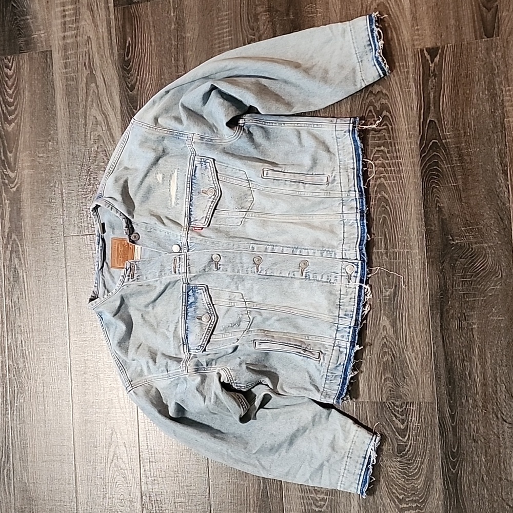 โ๏ธ Levi's '90s Custom Trucker' Jean Jacket โ๏ธ